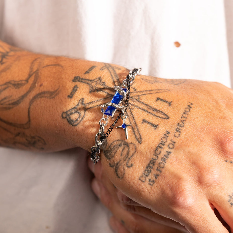 Pulseira Crucifixion - Contraste e Convicção