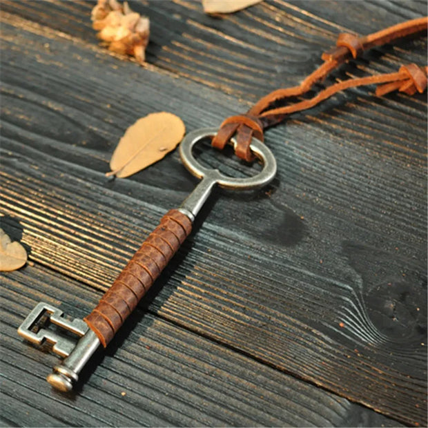 Colar Masculino de Couro Chave Retrô