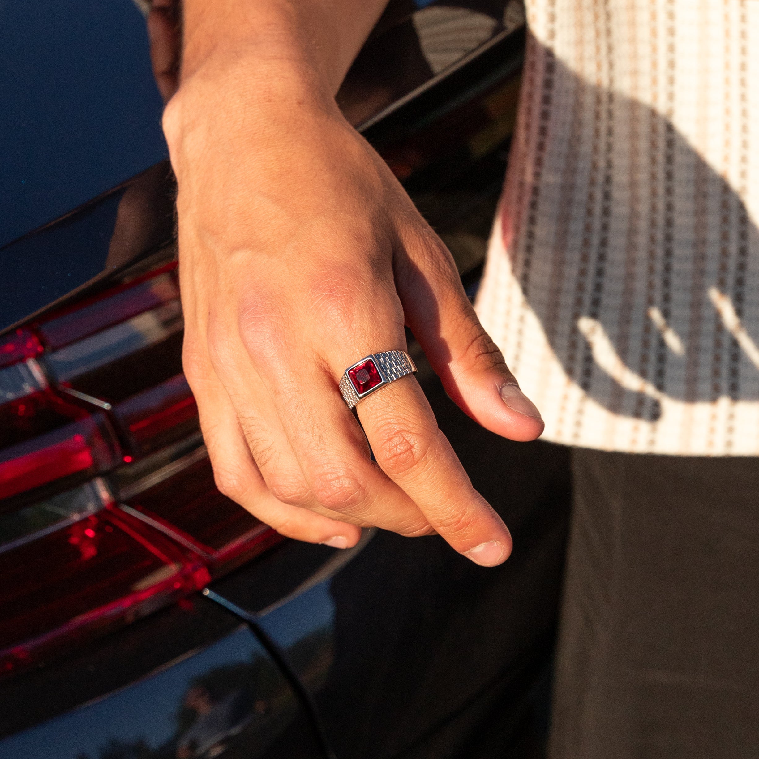 Anel Masculino Relíquia Vermelha