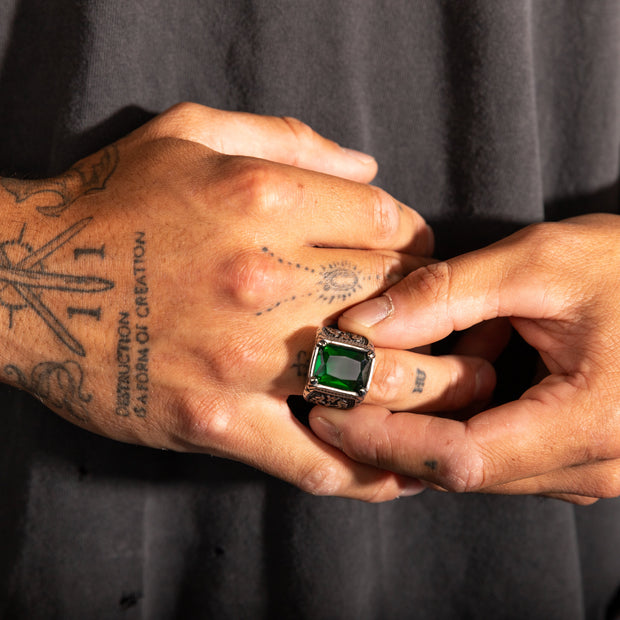 Anel Emerald Dominus - A Realeza Esmeralda