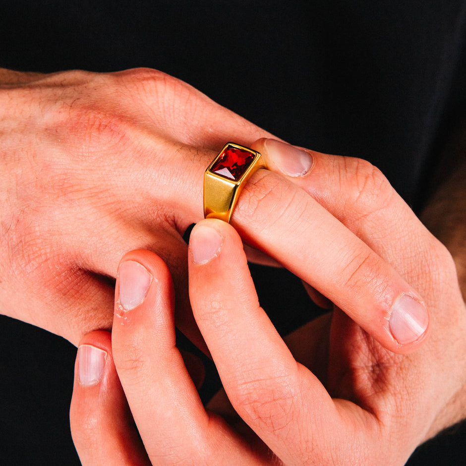 Anel Masculino Ópio Vermelho (Dourado)