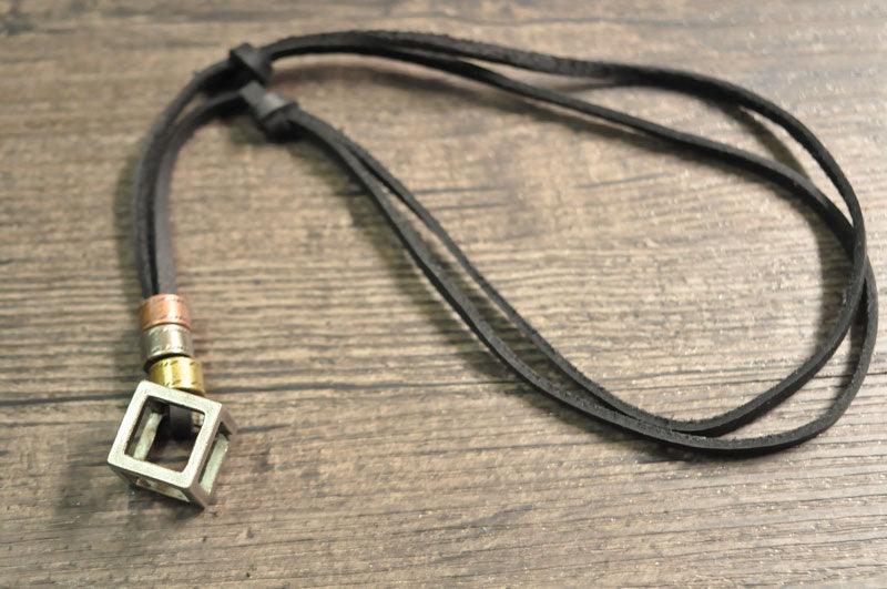 Colar De Couro Cubo da Sabedoria - Loja Hey Dude