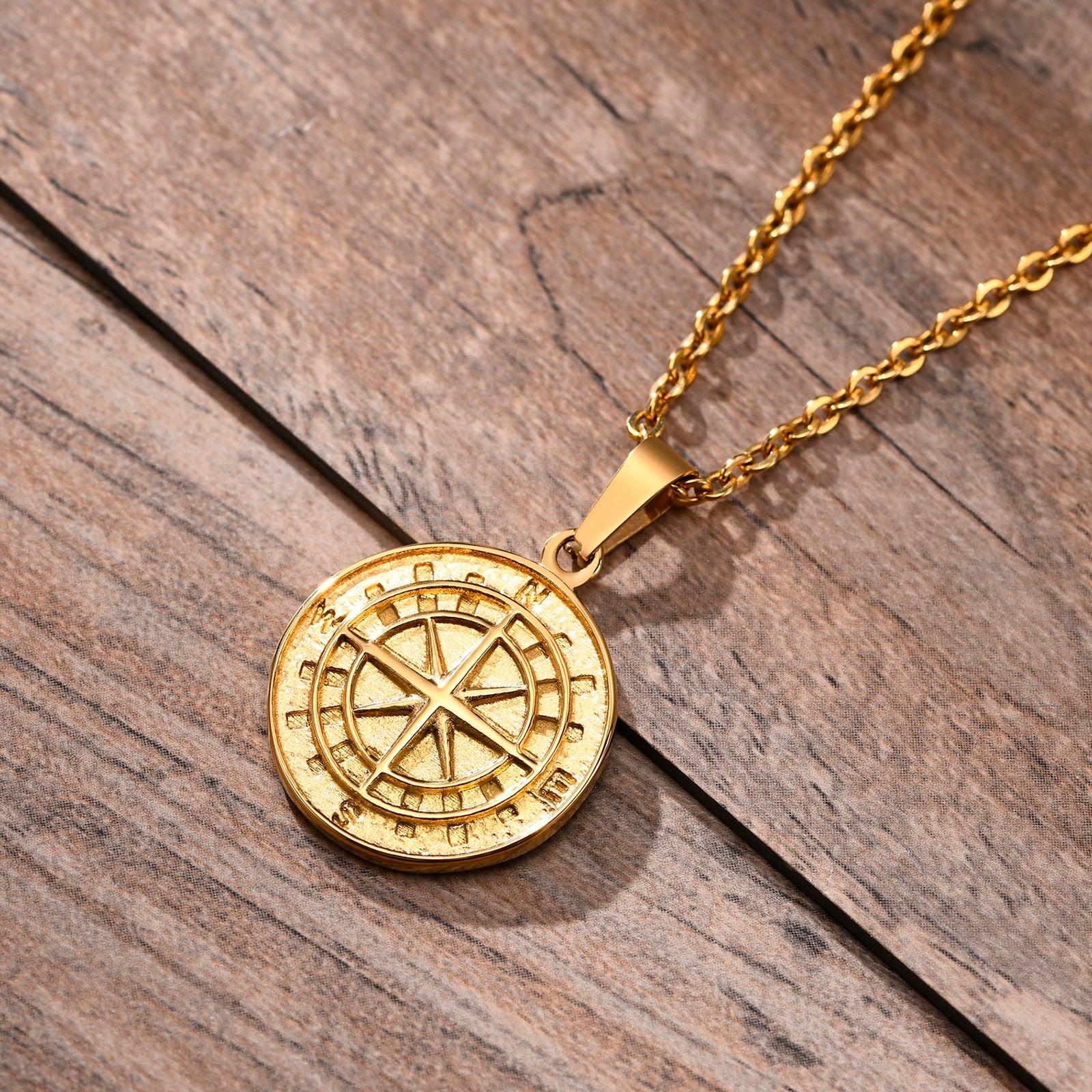 Colar Masculino em Camadas Pingente Bússola 2 Peças - Aço Dourado